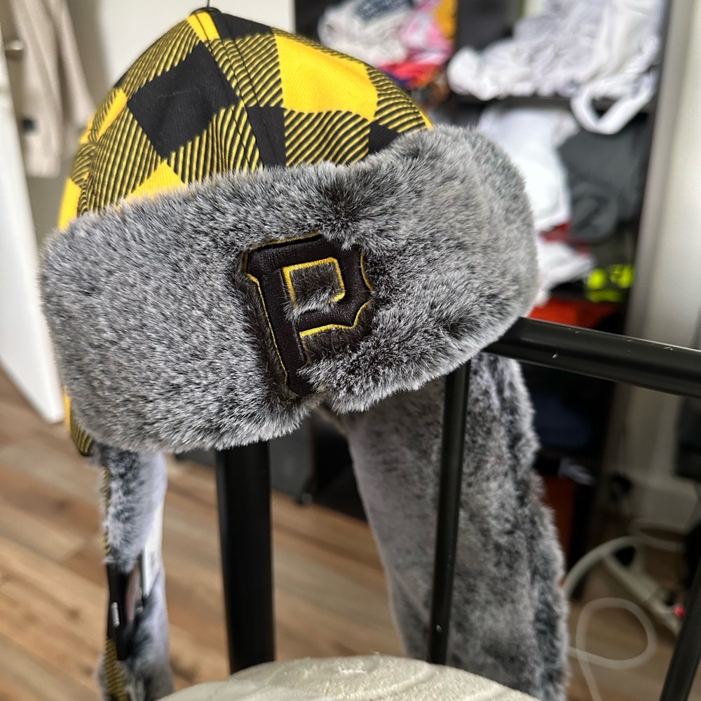 New Era Pittsburgh Pirates trapper hat